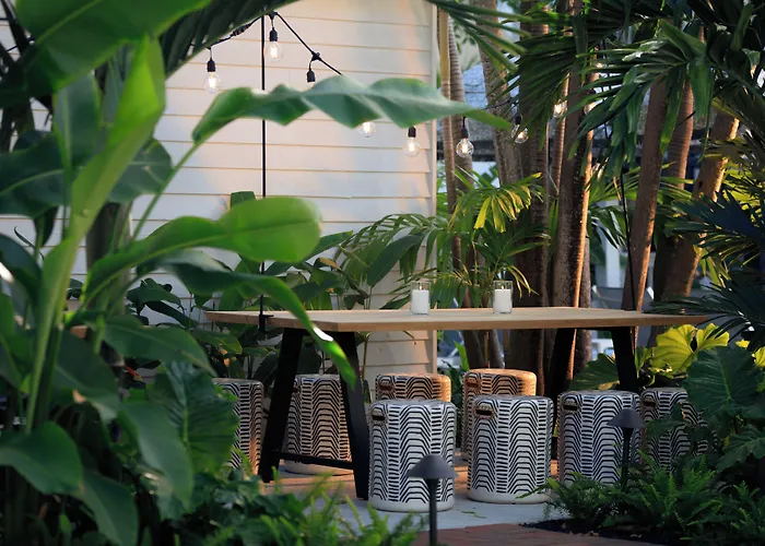 Lighthouse Hotel - Key West Historic Inns