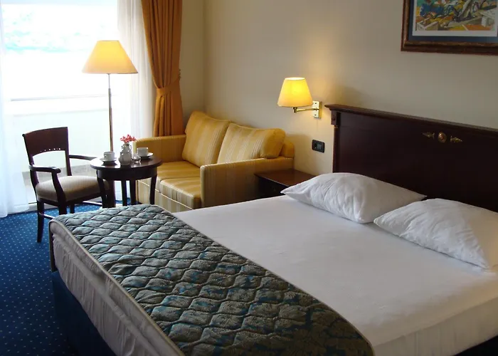 Family Hotel Pagus Pag Town