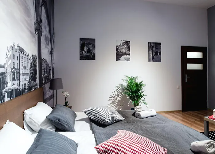 Cracow Rent Apartments - Spacious Apartments For 2-7 People In Quiet Area - Kolberga Street Nr 3 - 10 Min To Main Square By Foot Kraków
